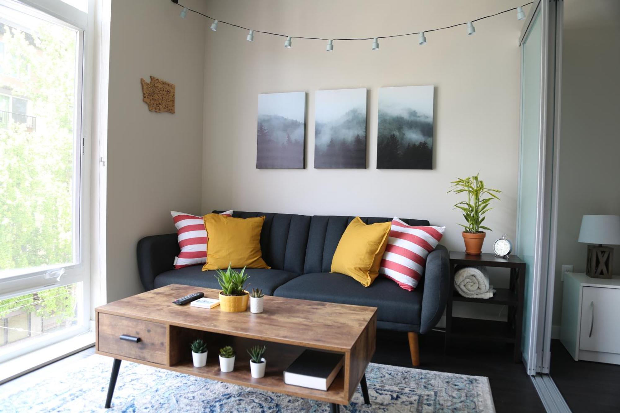 Queen Anne Abode - 1 Block From Cpa! - Free Parking!