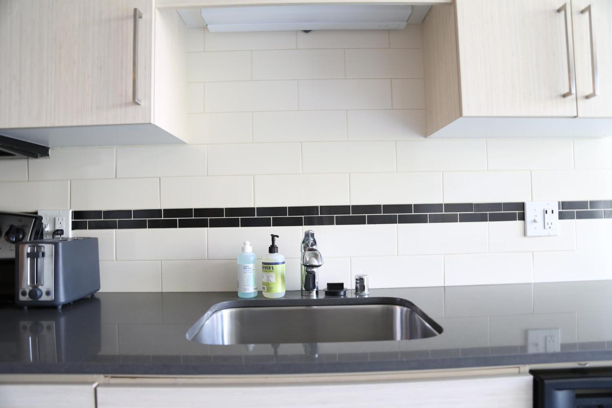 Queen Anne Abode - 1 Block From Cpa! - Free Parking! Apartment *