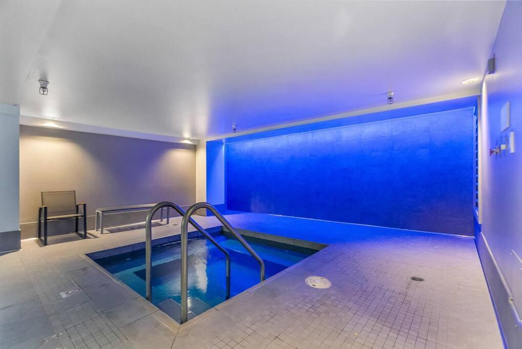 Apartment Newmark Tower's Water Wheel With Sea Views