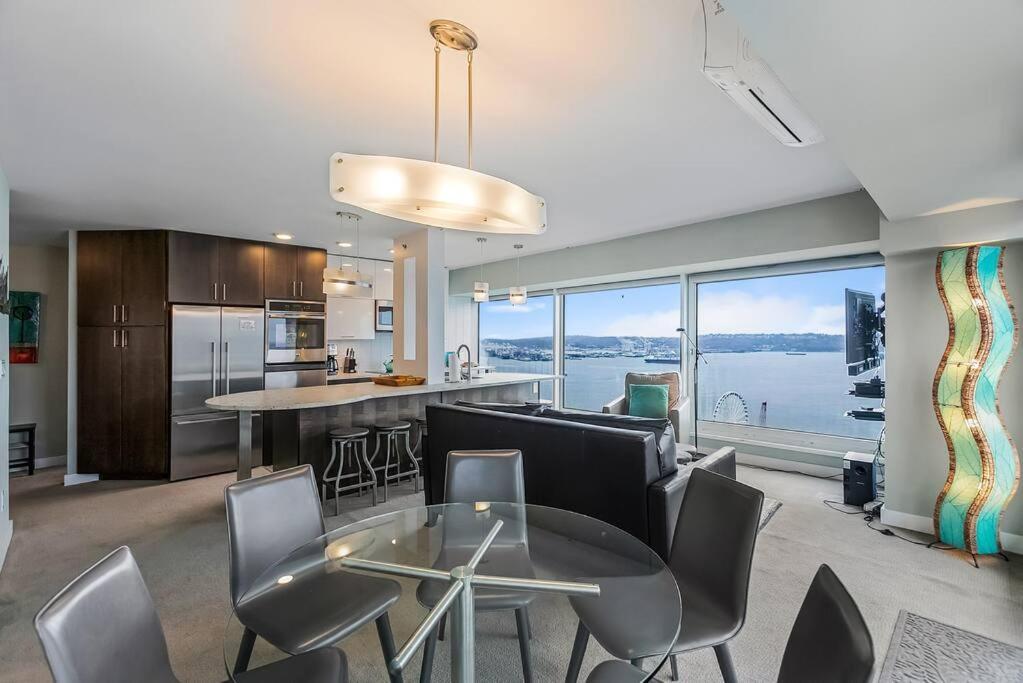 Apartment Newmark Tower's Water Wheel With Sea Views Seattle