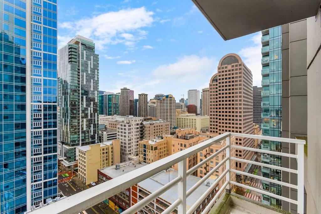 Apartment Newmark Tower's Water Wheel With Sea Views *