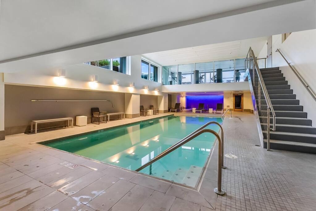 Newmark Tower's Water Wheel With Sea Views Apartment Seattle