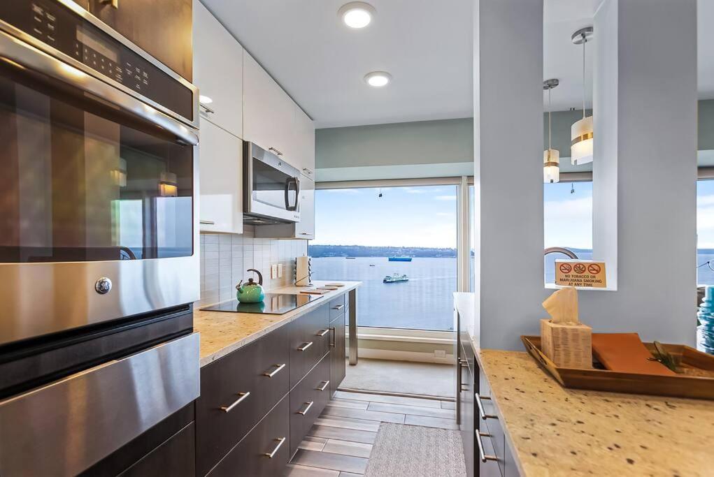 Newmark Tower's Water Wheel With Sea Views Apartment Seattle