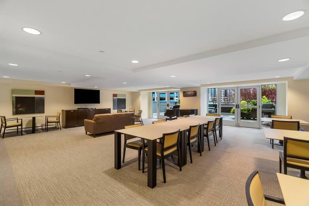 Newmark Tower's Water Wheel With Sea Views Apartment Seattle
