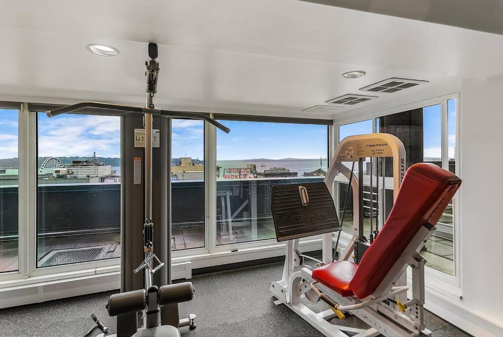 Newmark Tower's Water Wheel With Sea Views Apartment *
