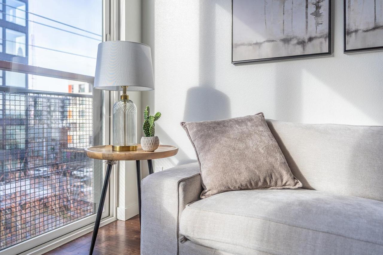 Modern And Stylish Penthouse Apartment *