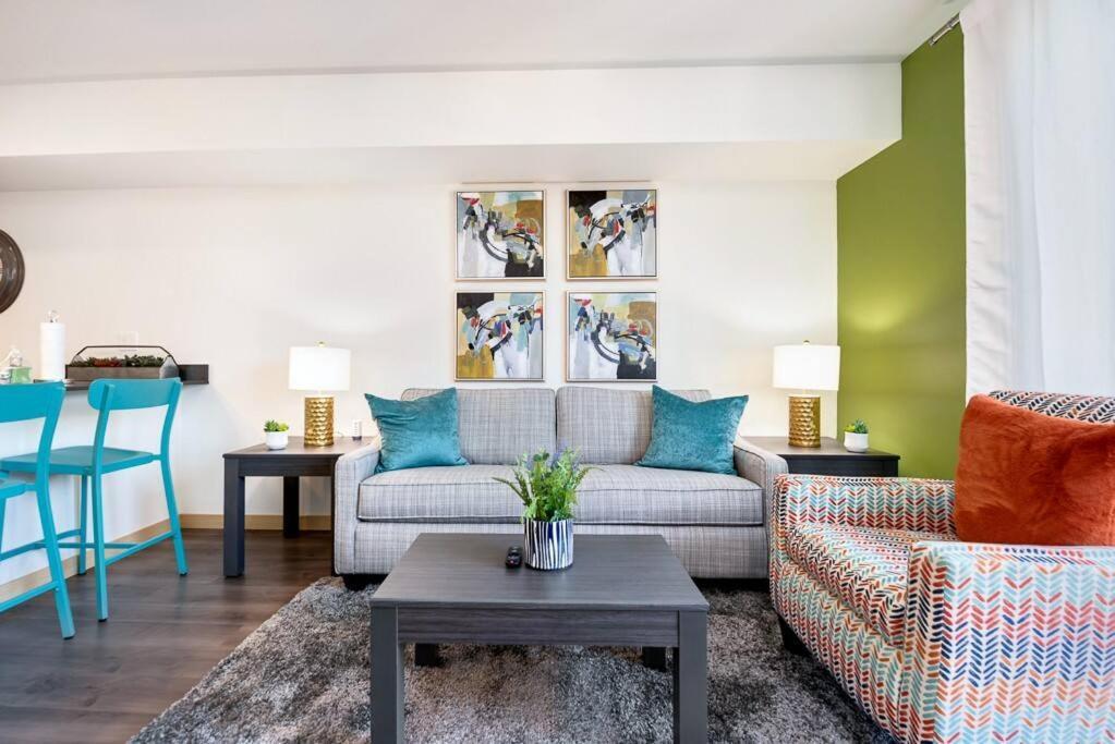 Garage Parking & Easy Access To Urban Living Seattle