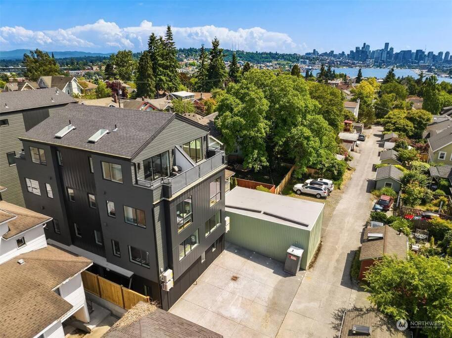 Charm, Near University, 3 Bedroom W&d, Fast Wifi Apartment Seattle
