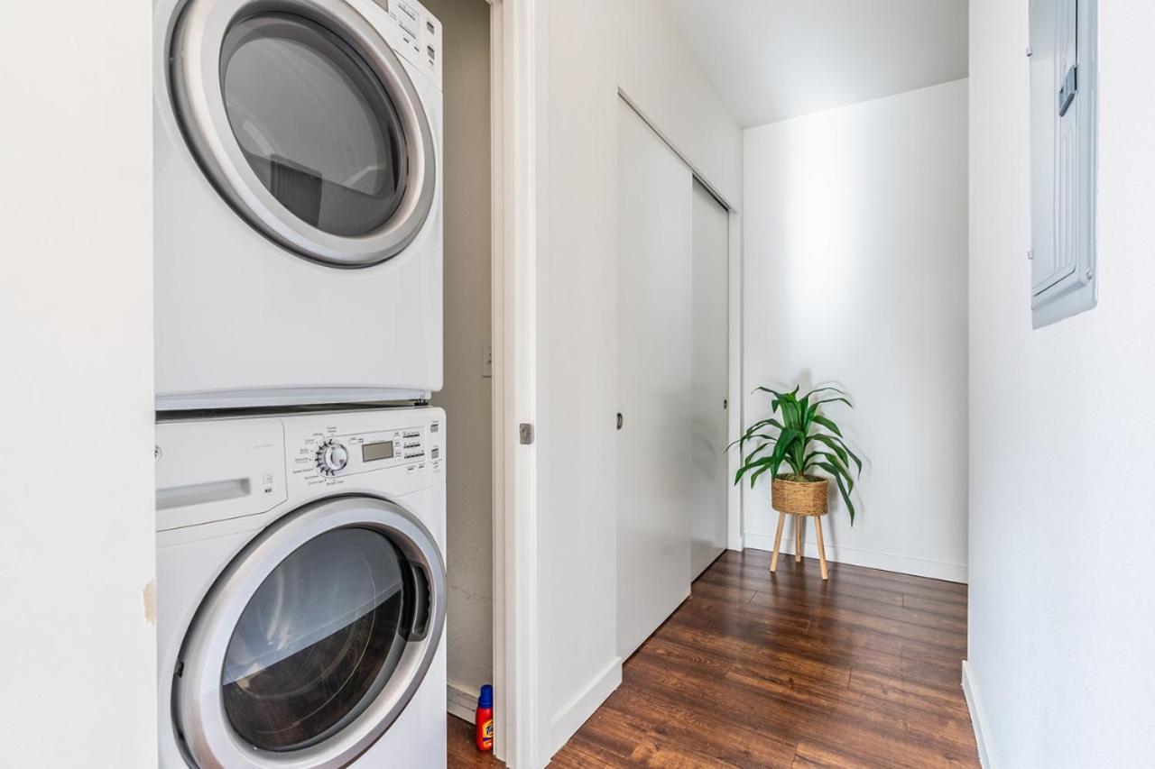 Close Downtown Modern - Pet Friendly, Wifi, Rooftop Views * Seattle