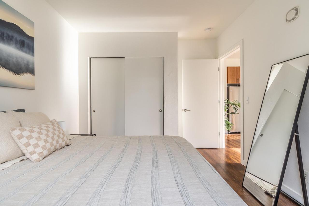 Apartment Close Downtown Modern - Pet Friendly, Wifi, Rooftop Views *