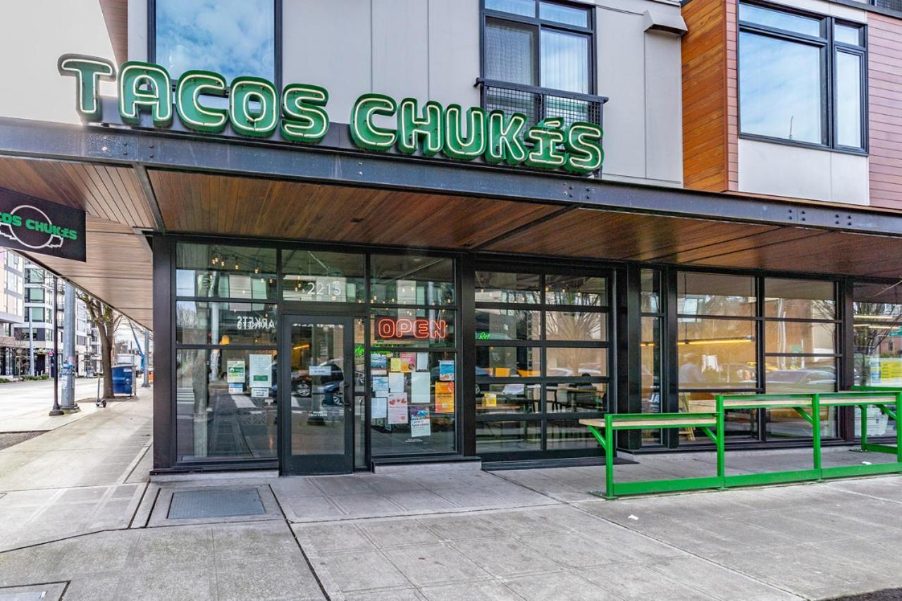 Close Downtown Modern - Pet Friendly, Wifi, Rooftop Views Apartment *