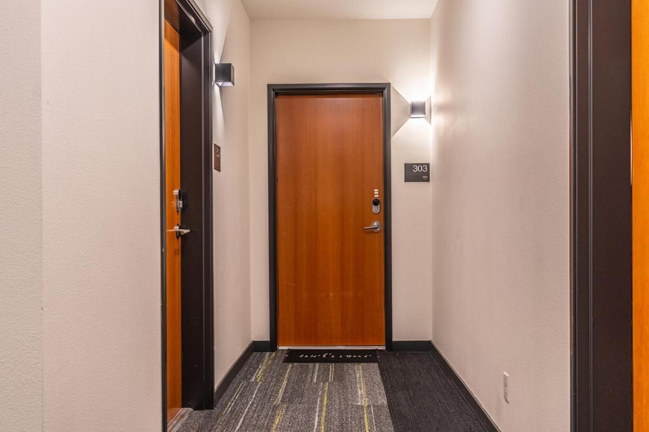 Apartment Close Downtown Modern - Pet Friendly, Wifi, Rooftop Views Seattle