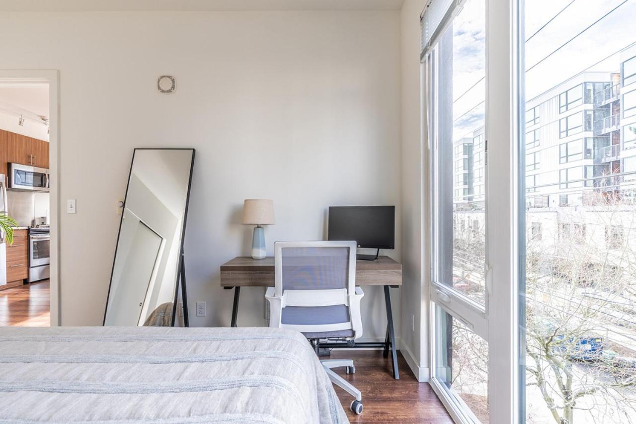 Apartment Close Downtown Modern - Pet Friendly, Wifi, Rooftop Views Seattle