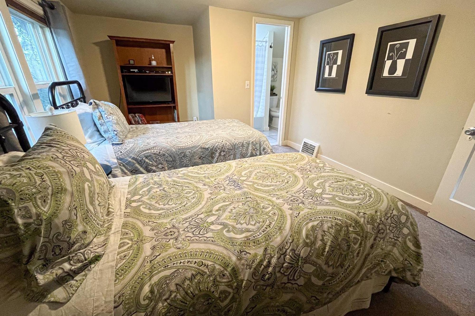 Lakefront Craftsman Holiday home *
