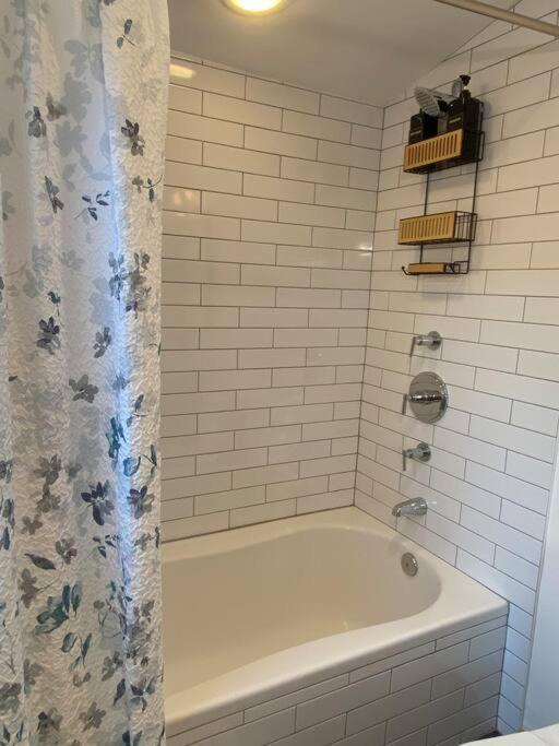 Cozy Rustic Minutes From Downtown Seattle! Seattle