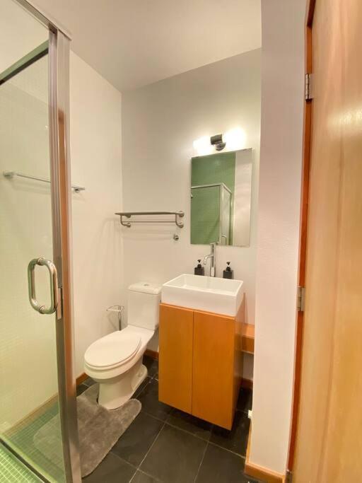 Cozy Rustic Minutes From Downtown Seattle! Holiday home *