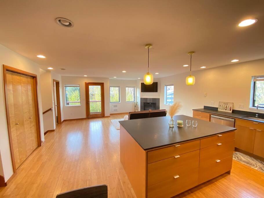 Holiday home Cozy Rustic Minutes From Downtown Seattle!
