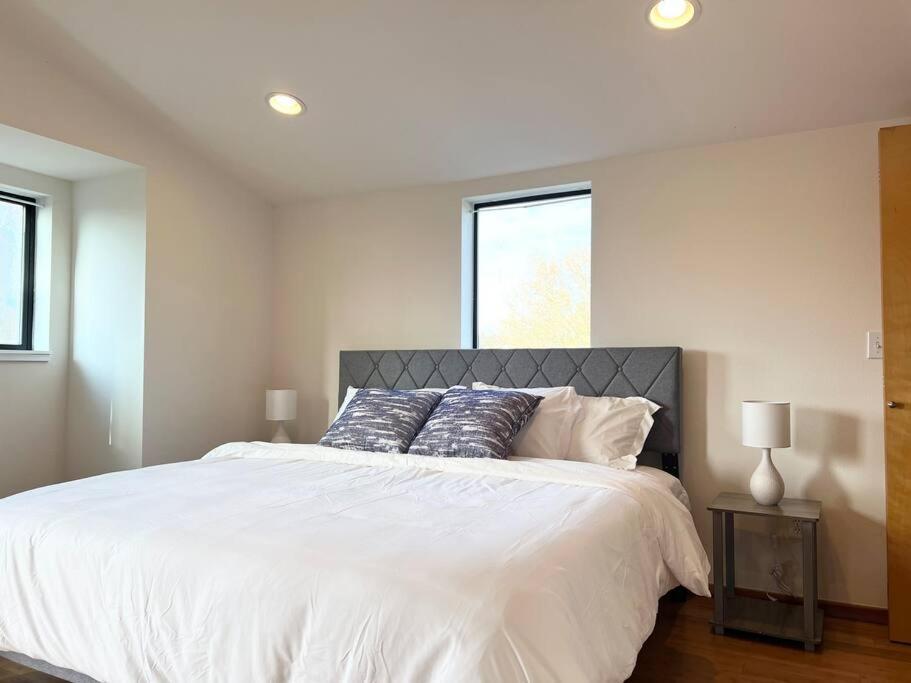 Cozy Rustic Minutes From Downtown Seattle! Holiday home *