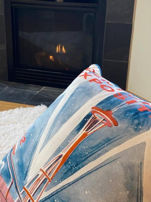 Cozy Rustic Minutes From Downtown Seattle! Holiday home