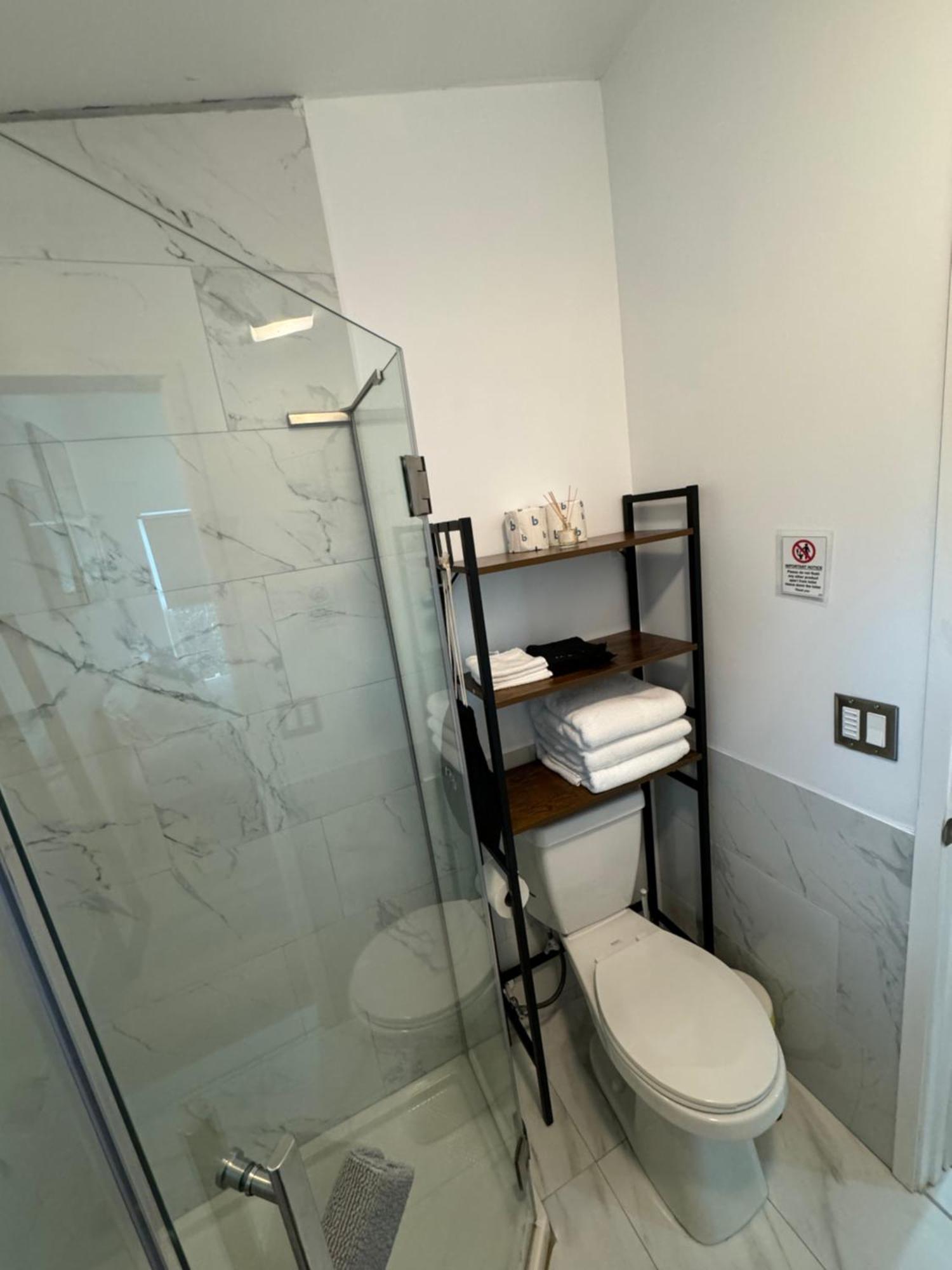 Guest house With Private Bath Santoniri Inspired *