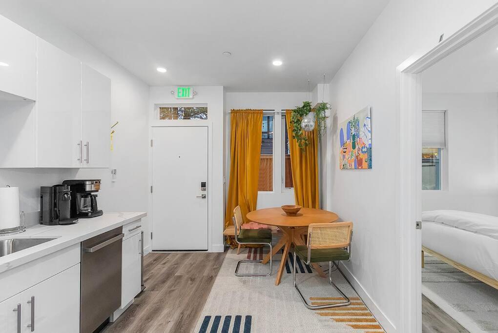 Cozy Oasis In The Heart Of Capitol Hill Apartment *