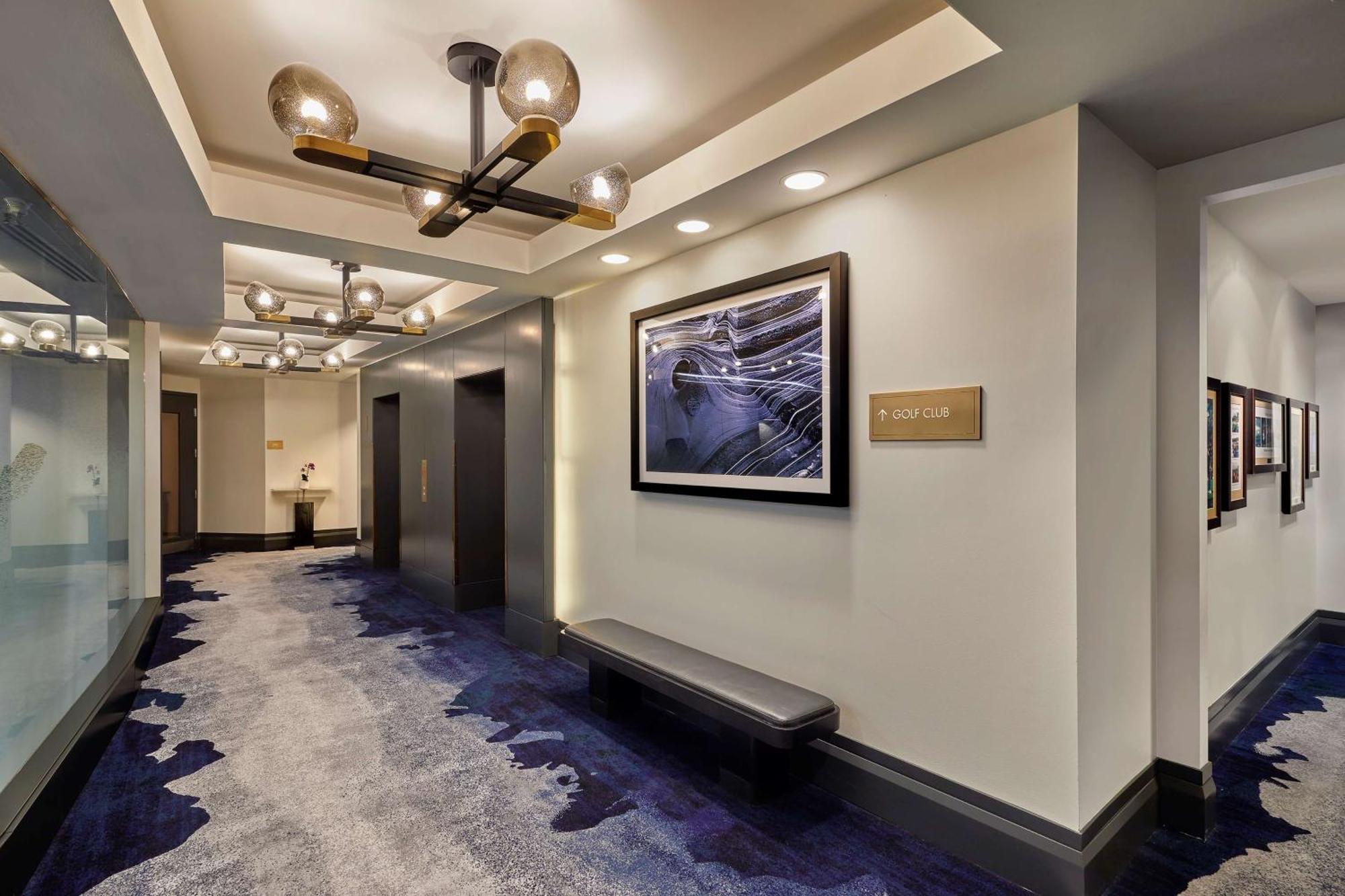 Hotel 1000, Lxr &