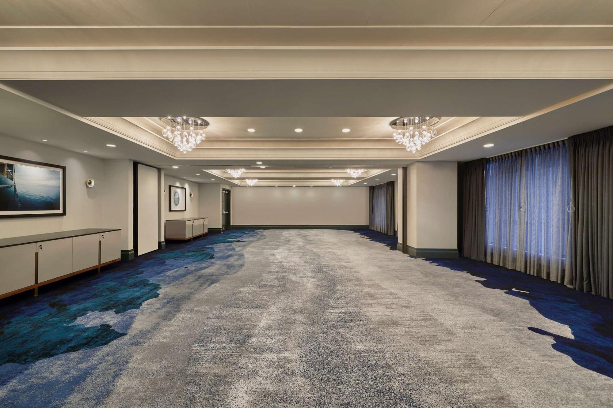 Hotel 1000, Lxr &