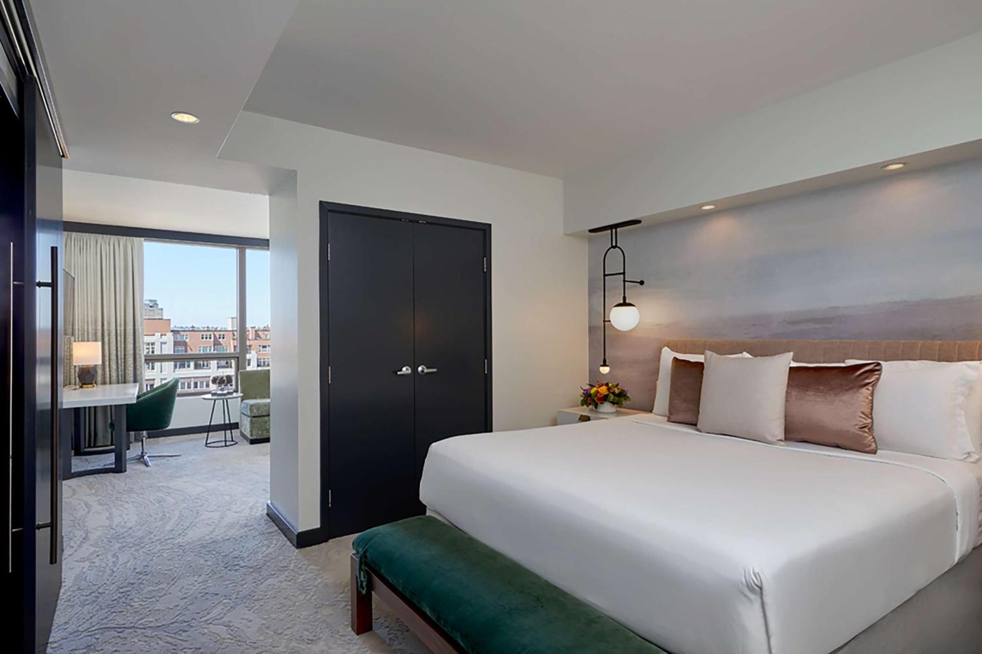 1000, Lxr & Hotel Seattle