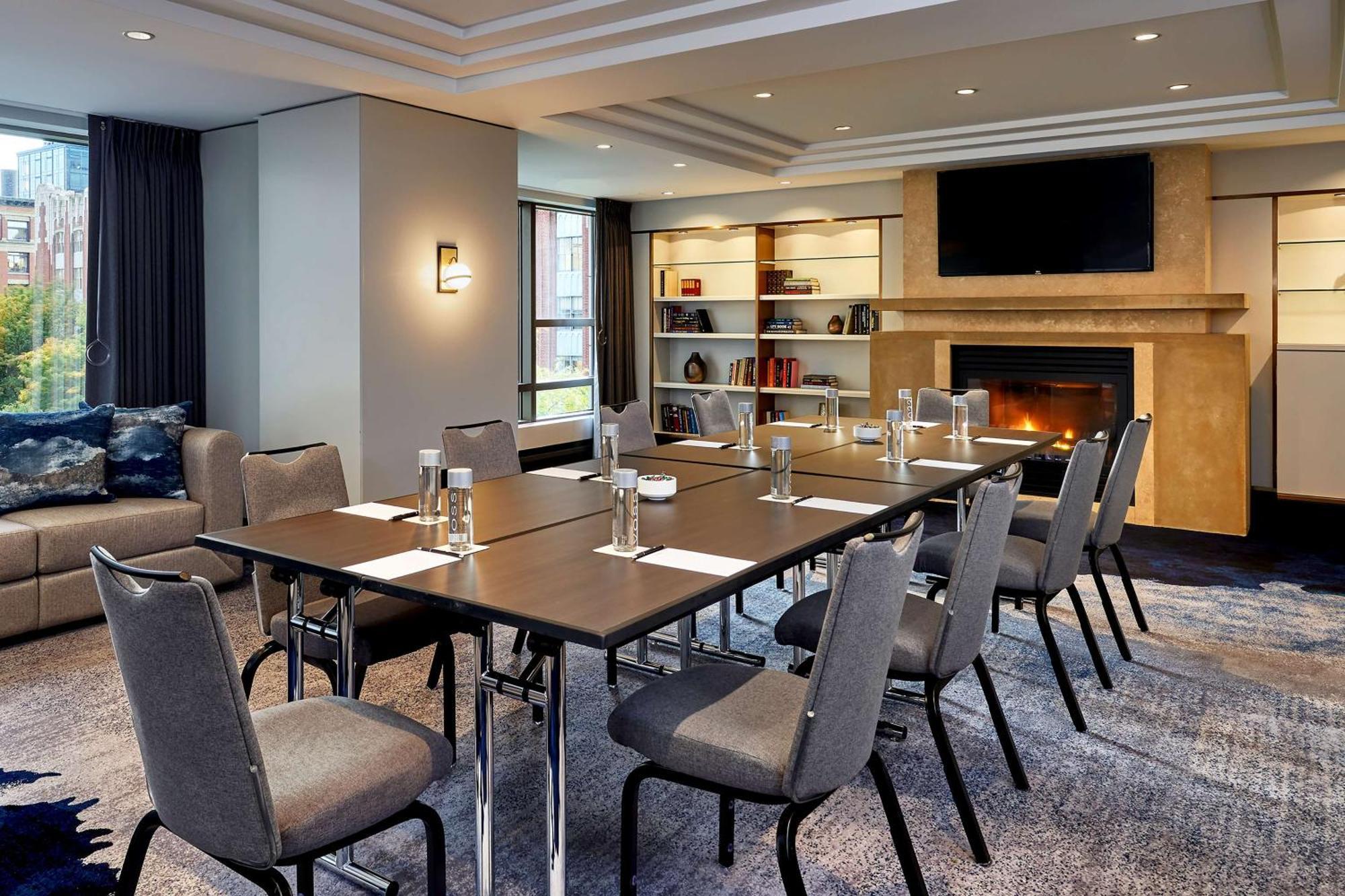 Hotel 1000, Lxr &