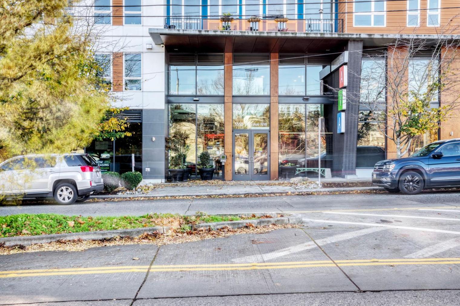 Ballard W Lounge Wd Nr Dining Bars Sea-653 Apartment *