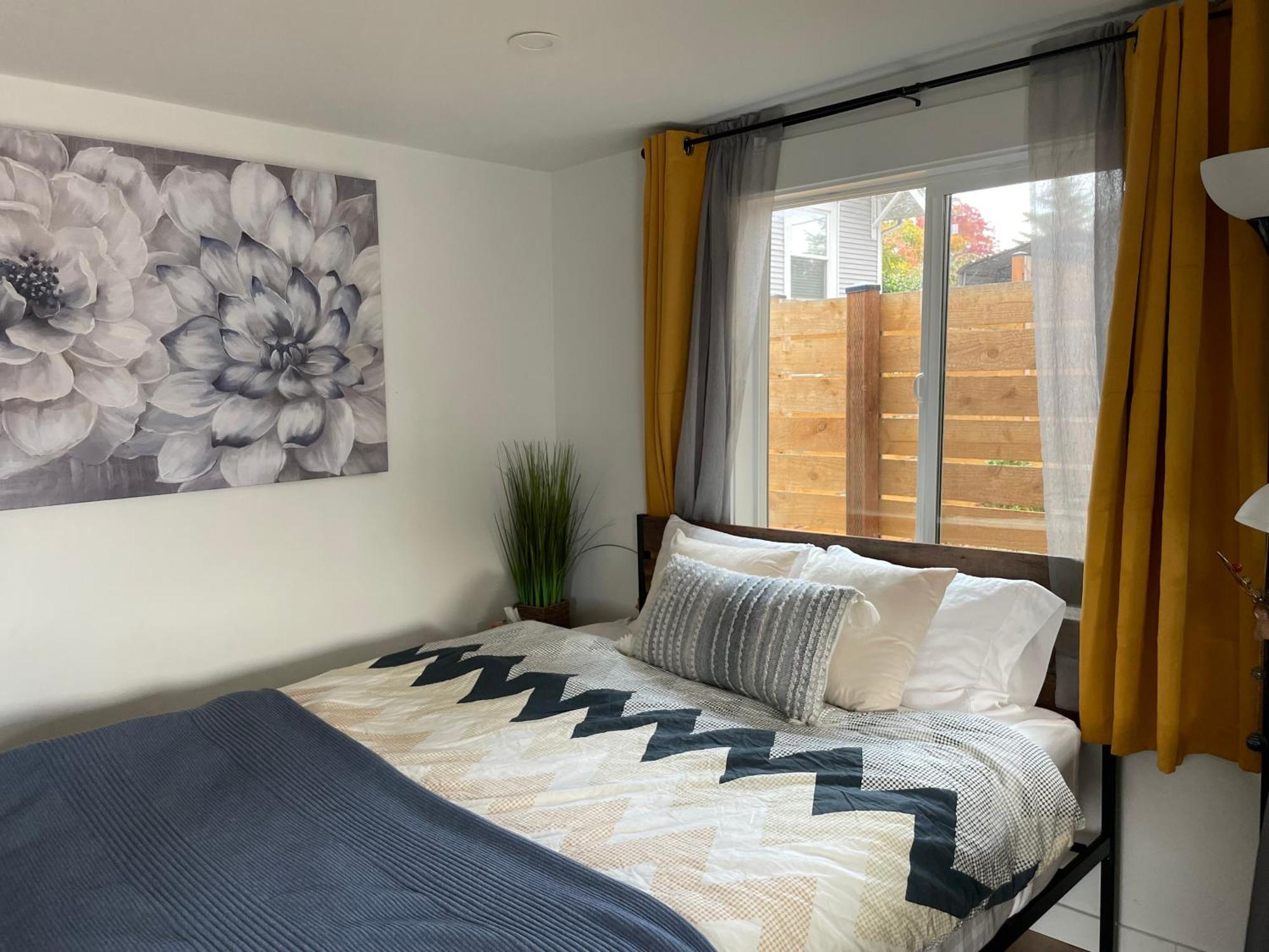 New Private Tiny Near Greenlake/lightrail/i-5