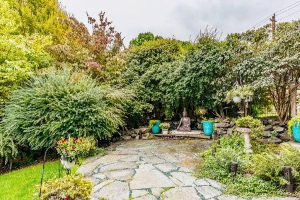 Apartment Seasons At Leschi Hillsides