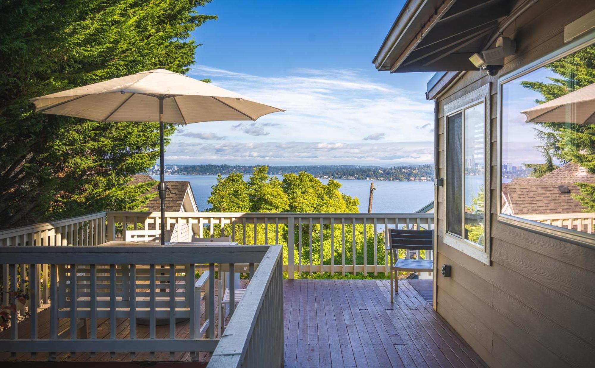 Sunrise On Lake Washington Holiday home