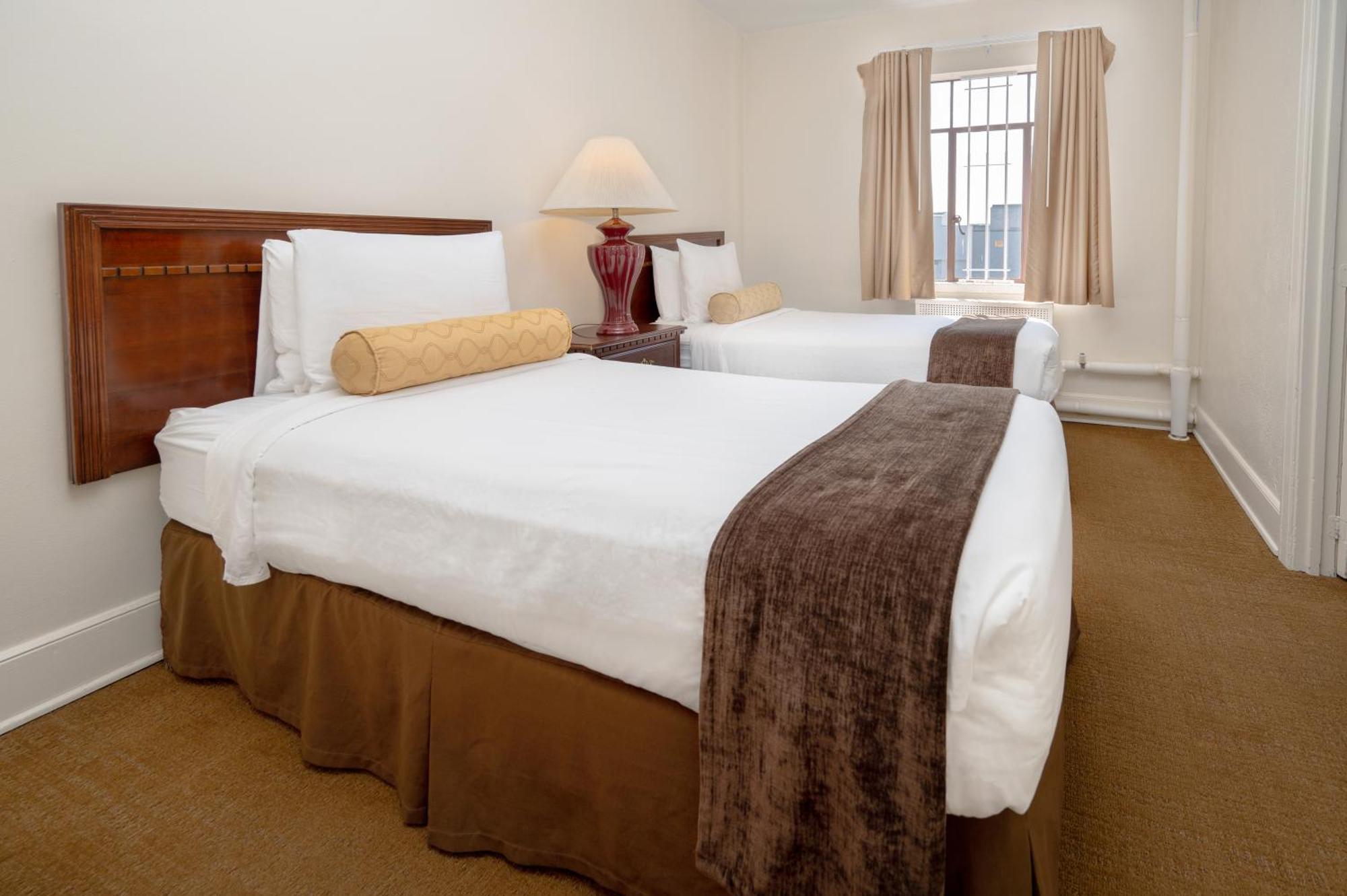 The Baroness Hotel 2*
