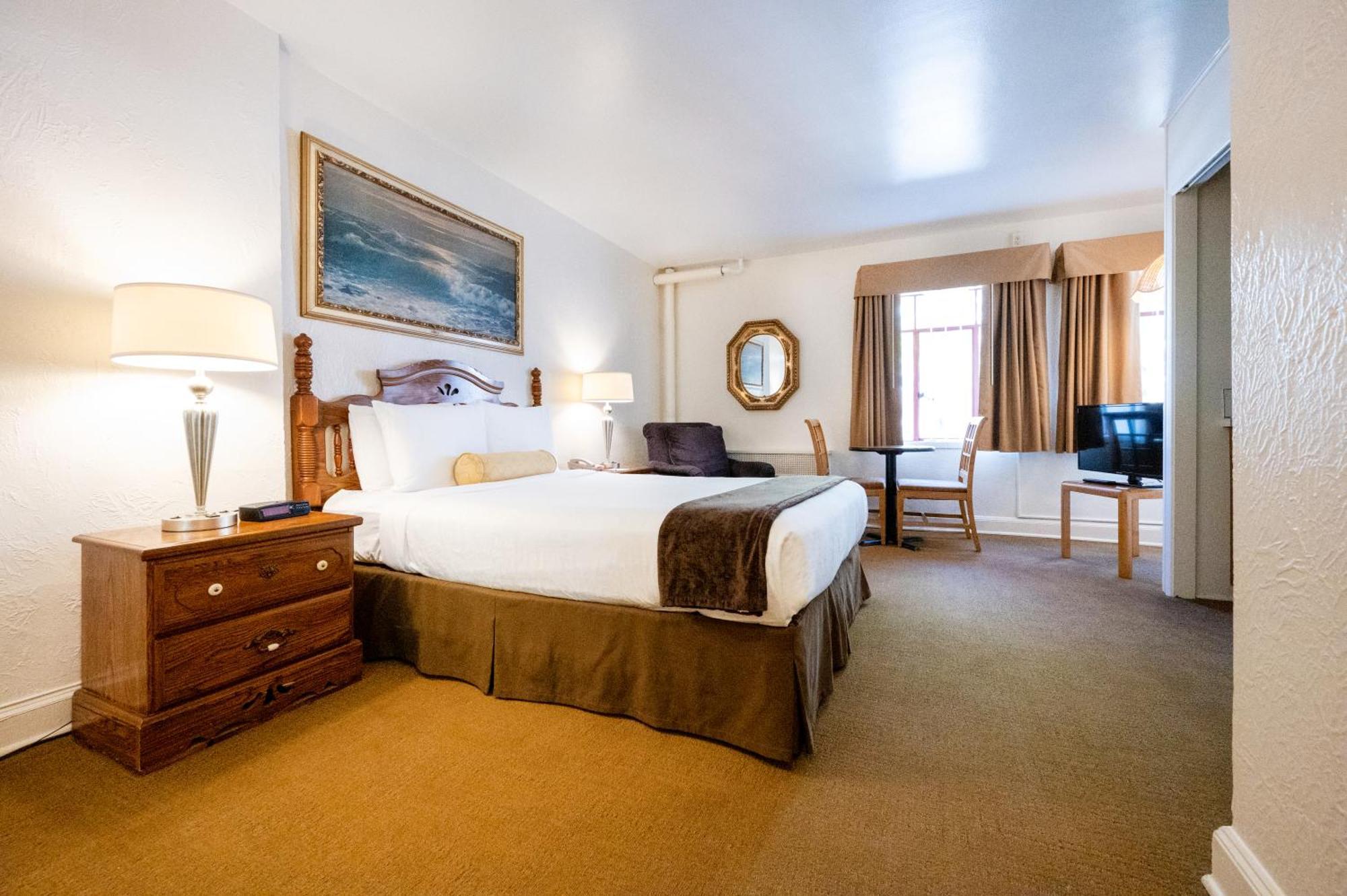 The Baroness Hotel 2*