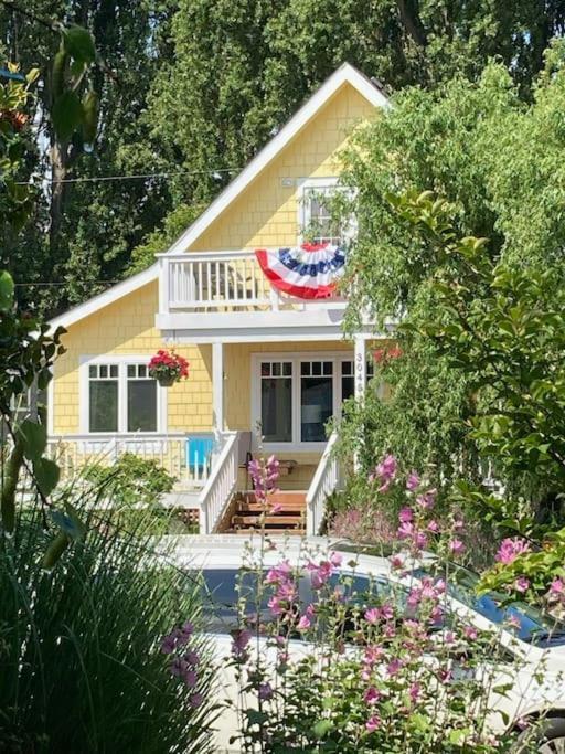 Upstairs Alki - -historic-1858 * Seattle