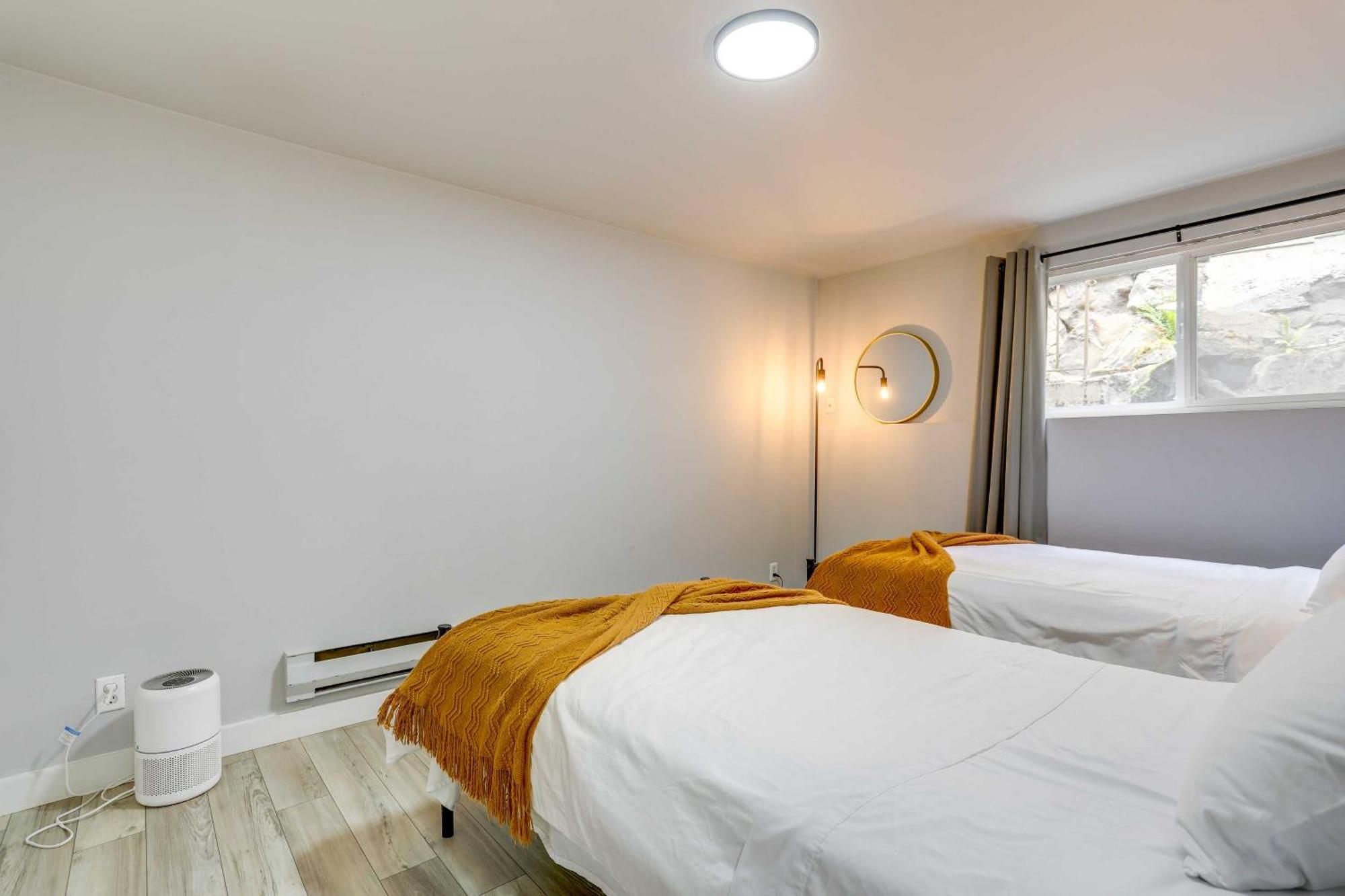 Apartment Garden Walk To Water And Amenities!