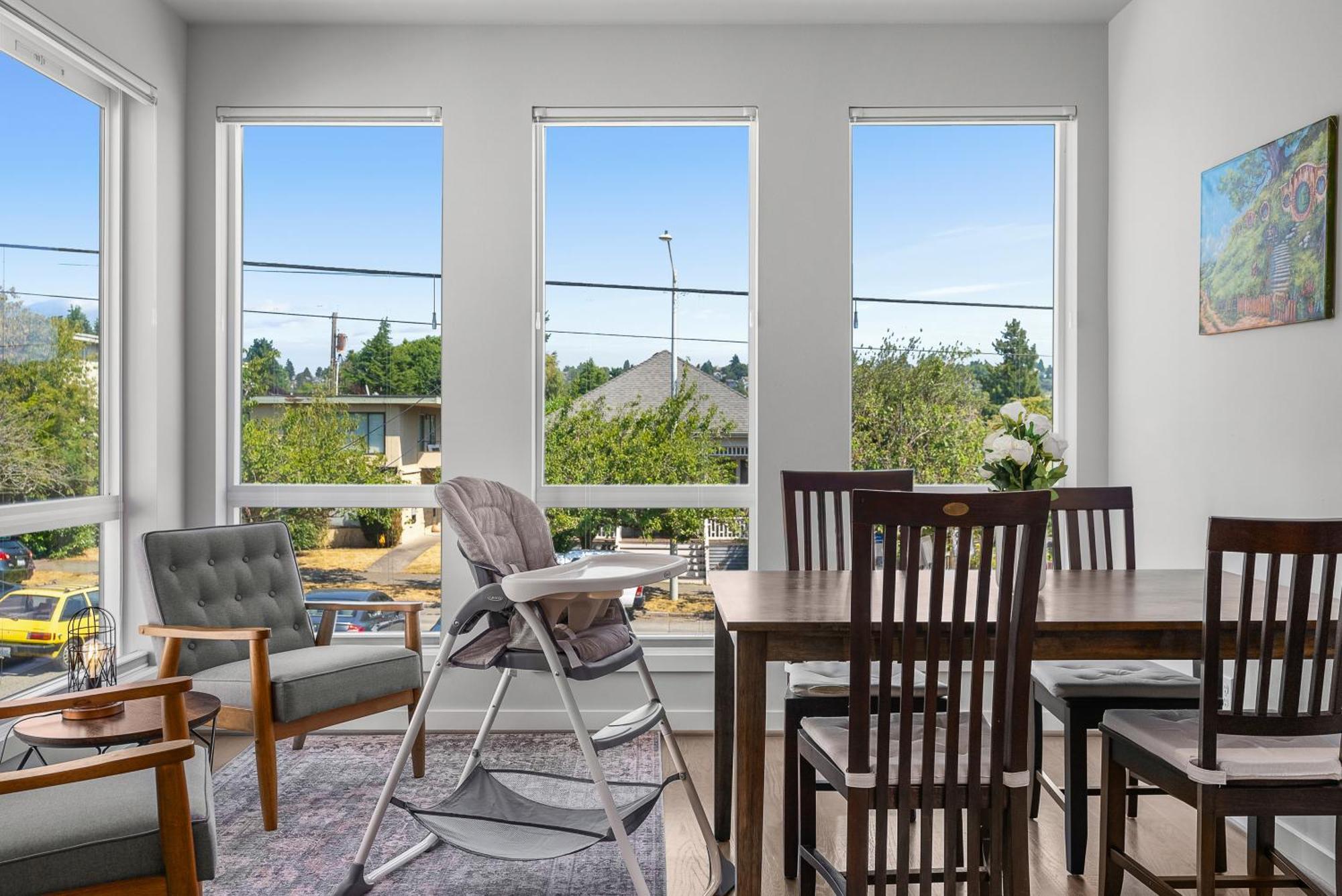 Modern Luxury With Ev Garage, Office, Bike & Balcony, Wfh & Family Friendly Holiday home Seattle