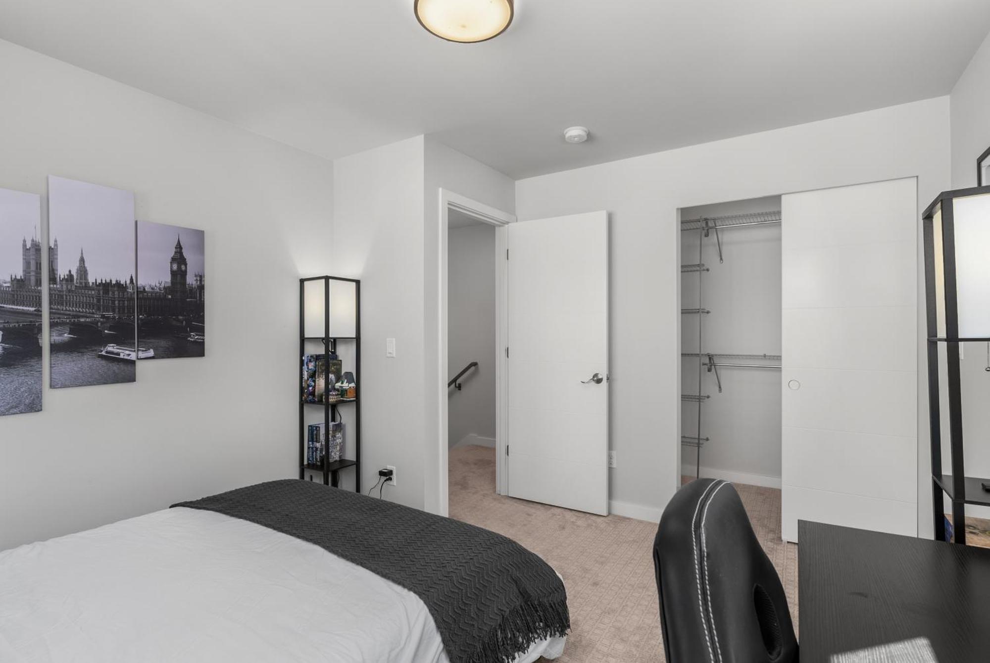 Holiday home Modern Luxury With Ev Garage, Office, Bike & Balcony, Wfh & Family Friendly