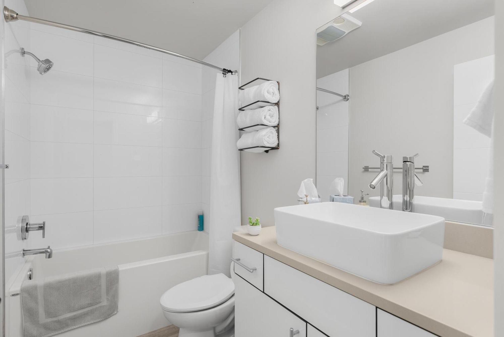 Holiday home Modern Luxury With Ev Garage, Office, Bike & Balcony, Wfh & Family Friendly *