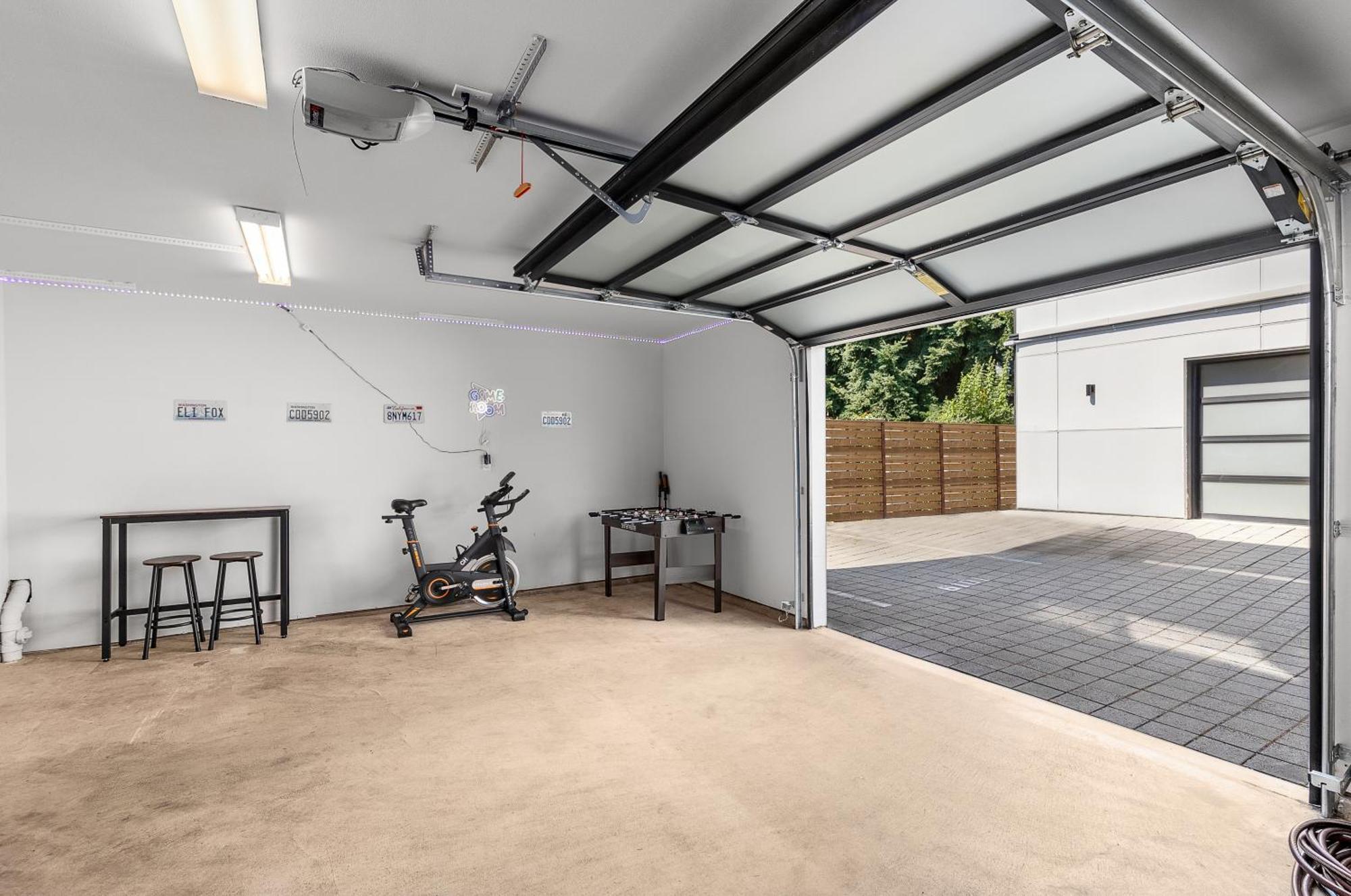 Modern Luxury With Ev Garage, Office, Bike & Balcony, Wfh & Family Friendly Holiday home Seattle