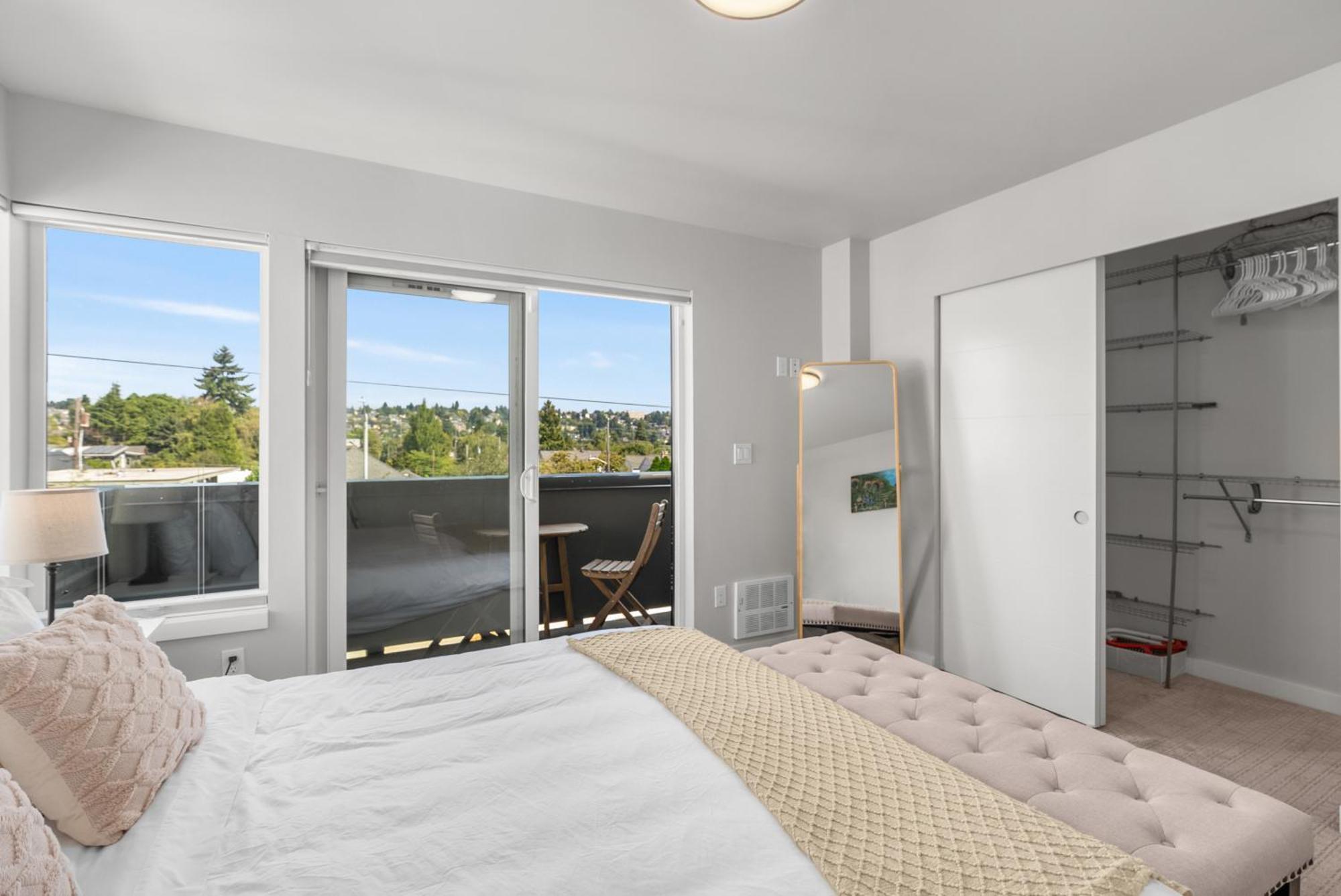 Holiday home Modern Luxury With Ev Garage, Office, Bike & Balcony, Wfh & Family Friendly Seattle