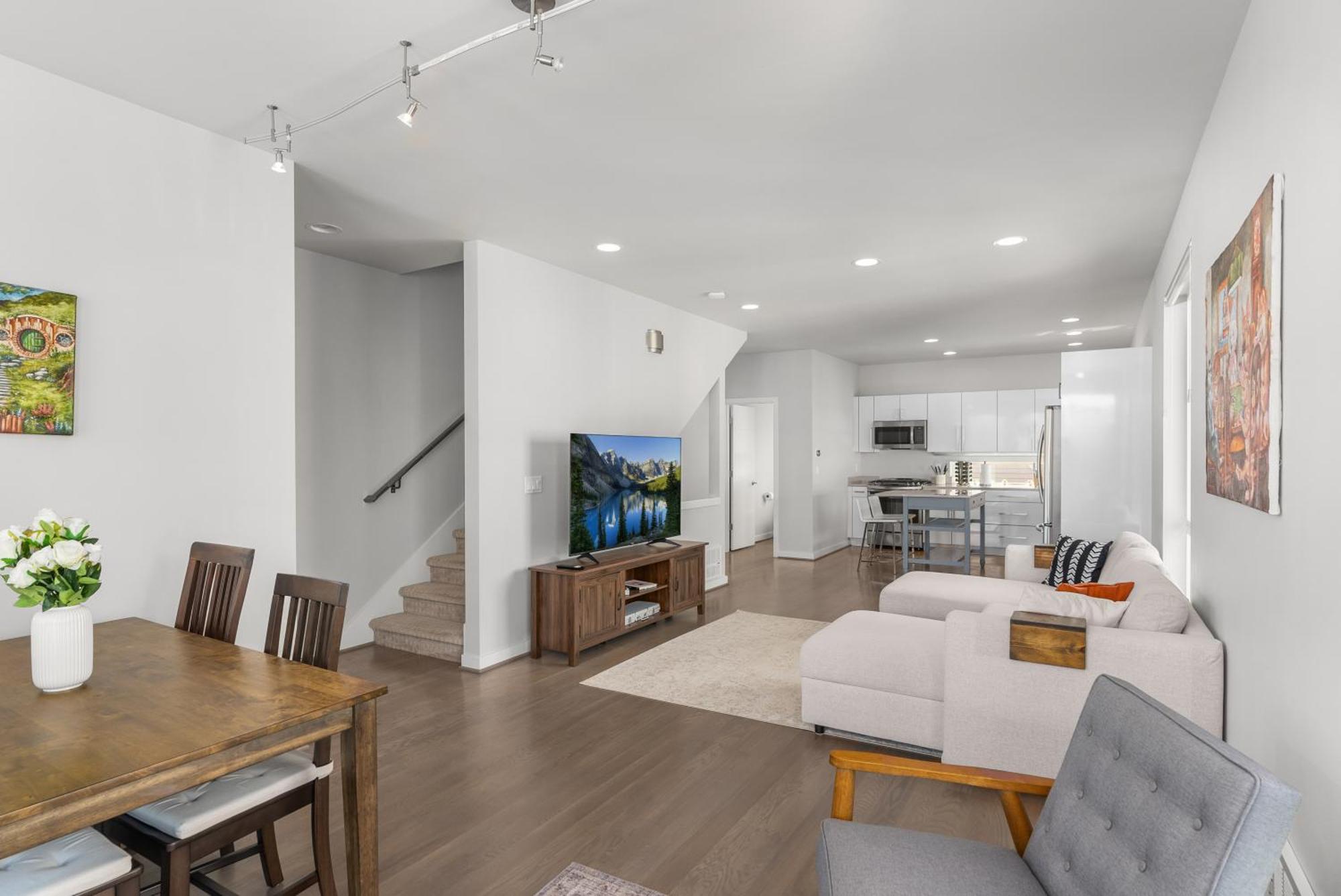 Holiday home Modern Luxury With Ev Garage, Office, Bike & Balcony, Wfh & Family Friendly