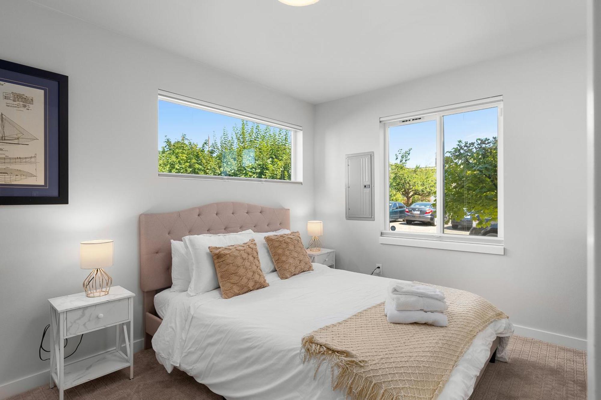 Modern Luxury With Ev Garage, Office, Bike & Balcony, Wfh & Family Friendly * Seattle