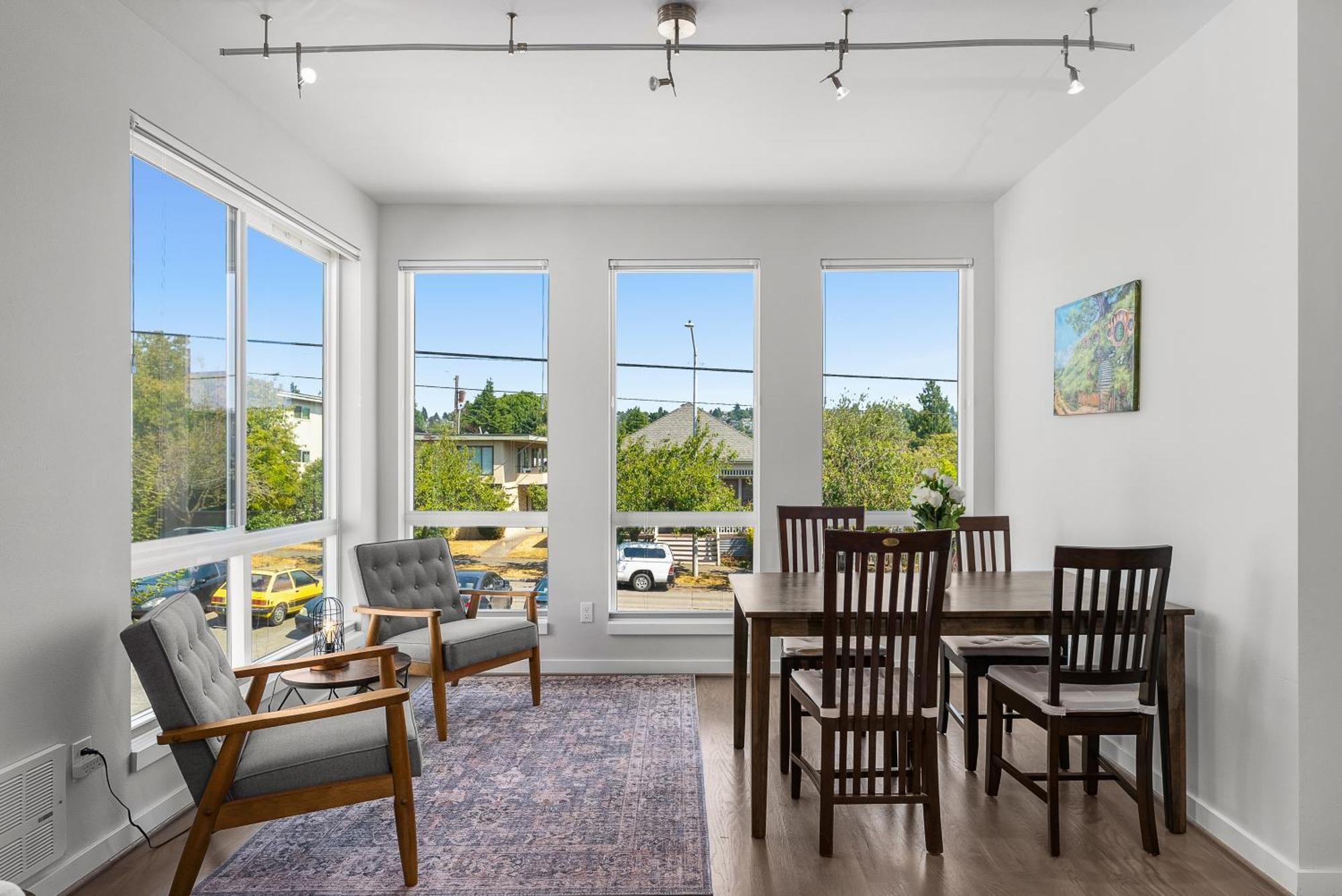 Modern Luxury With Ev Garage, Office, Bike & Balcony, Wfh & Family Friendly Holiday home Seattle