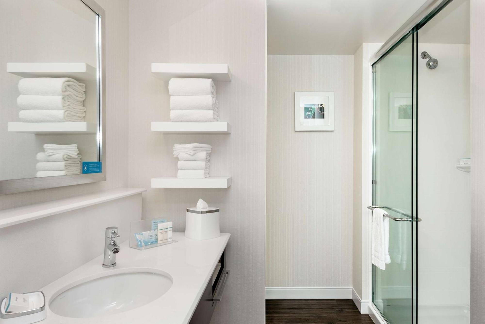 Hotel Hampton & By Hilton Seattle/northgate 3*