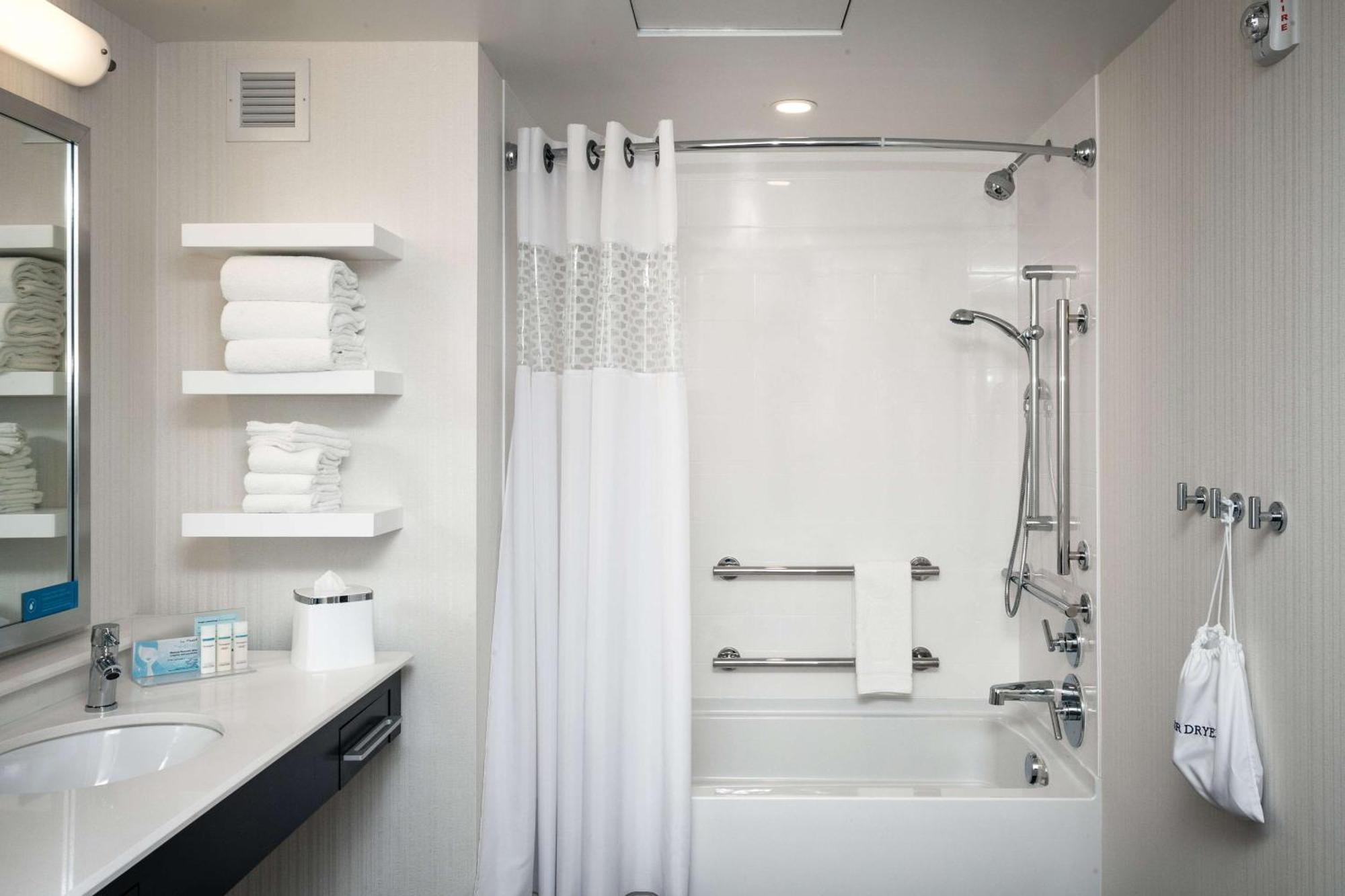Hotel Hampton & By Hilton Seattle/northgate 3*