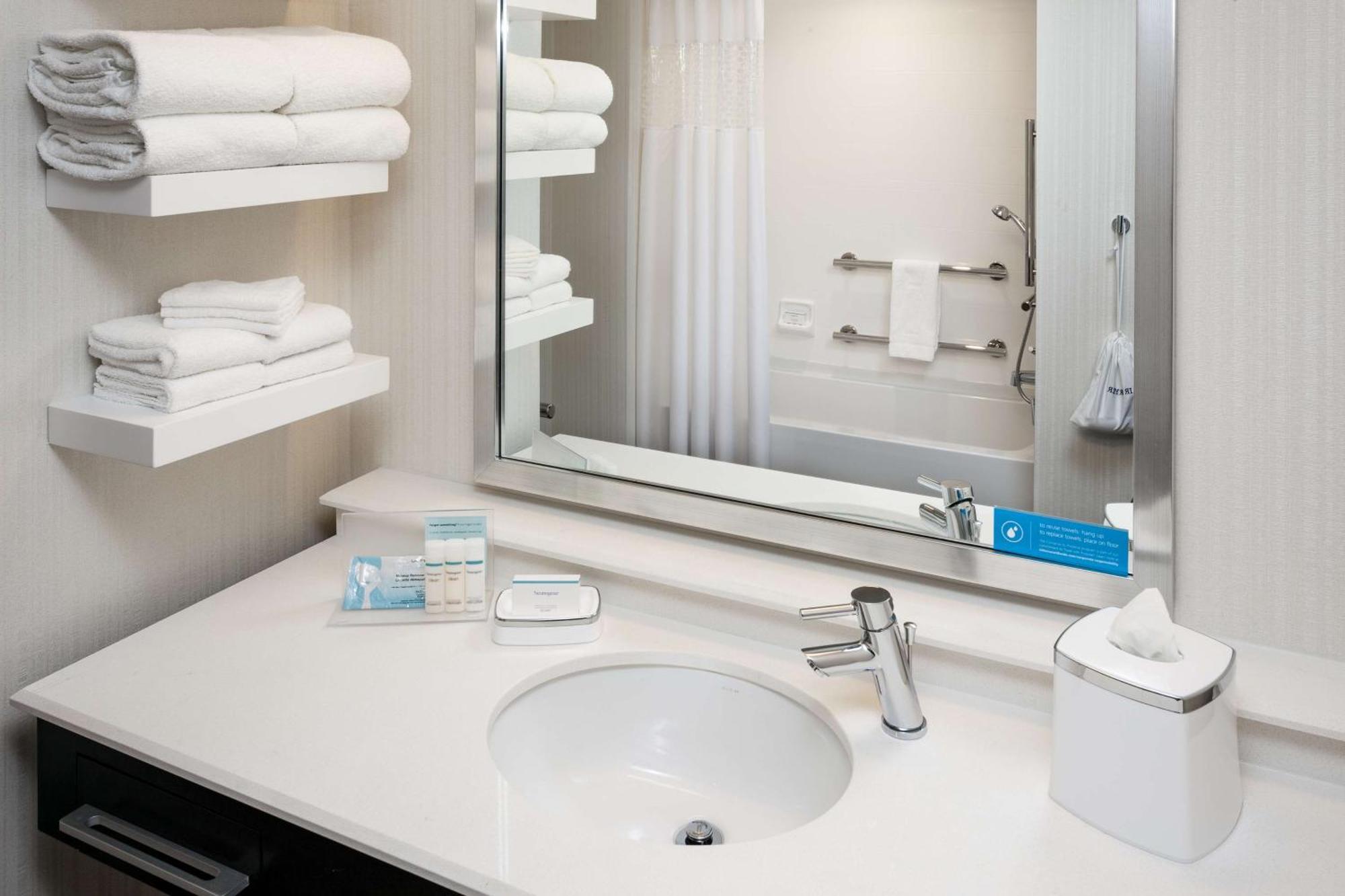 Hampton & By Hilton Seattle/northgate