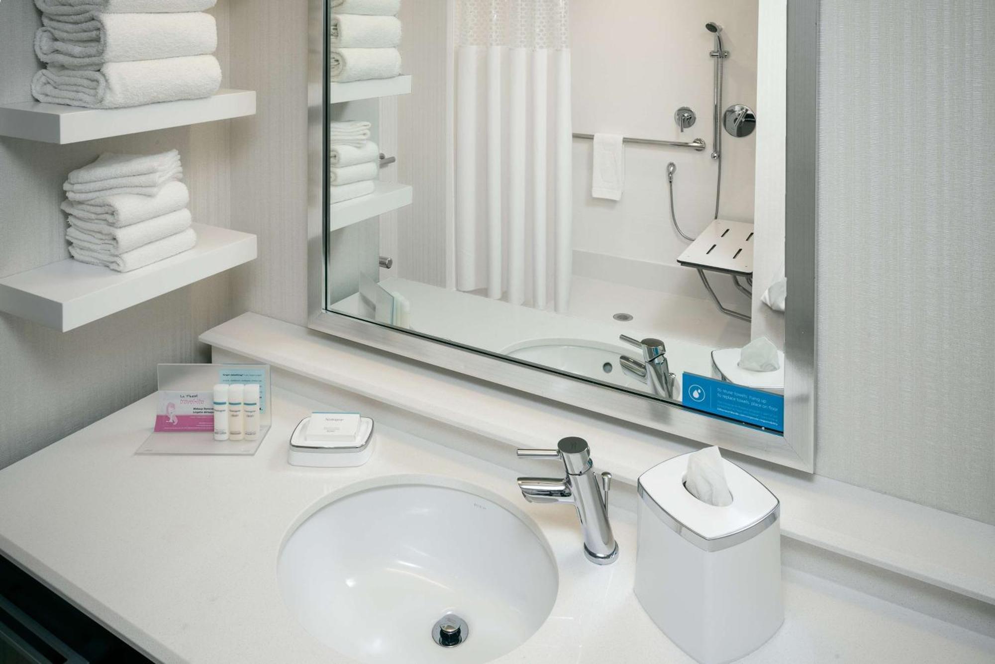 Hampton & By Hilton Seattle/northgate Hotel Seattle