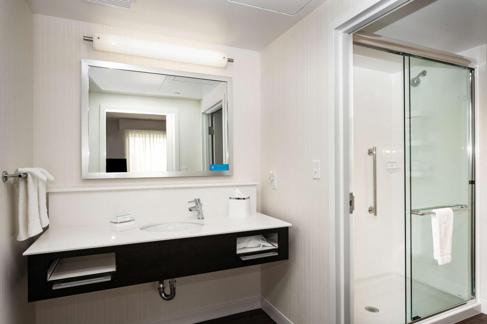 Hampton & By Hilton Seattle/northgate Hotel 3*